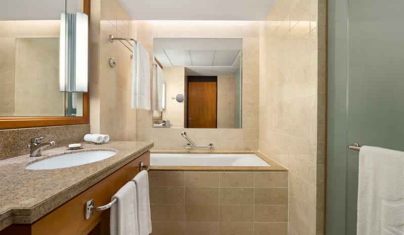 SHANGRI LA AL WAHA - Interconnecting Family Room Bathroom